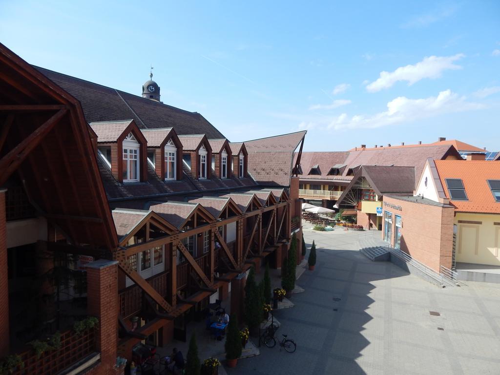 Kalvin Vendegszobak Debrecen Exterior foto