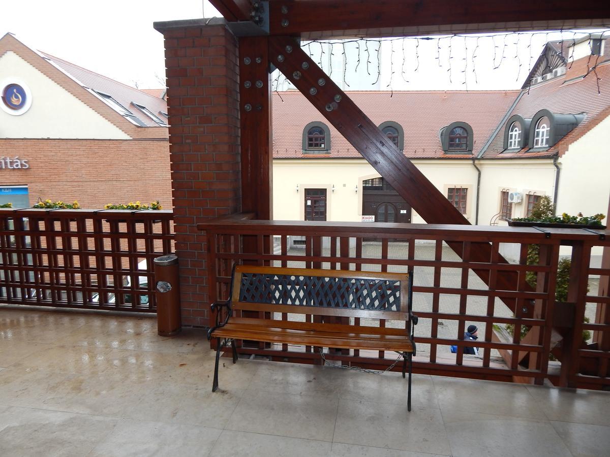 Kalvin Vendegszobak Debrecen Exterior foto