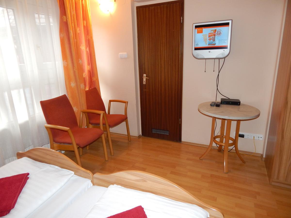 Kalvin Vendegszobak Debrecen Exterior foto