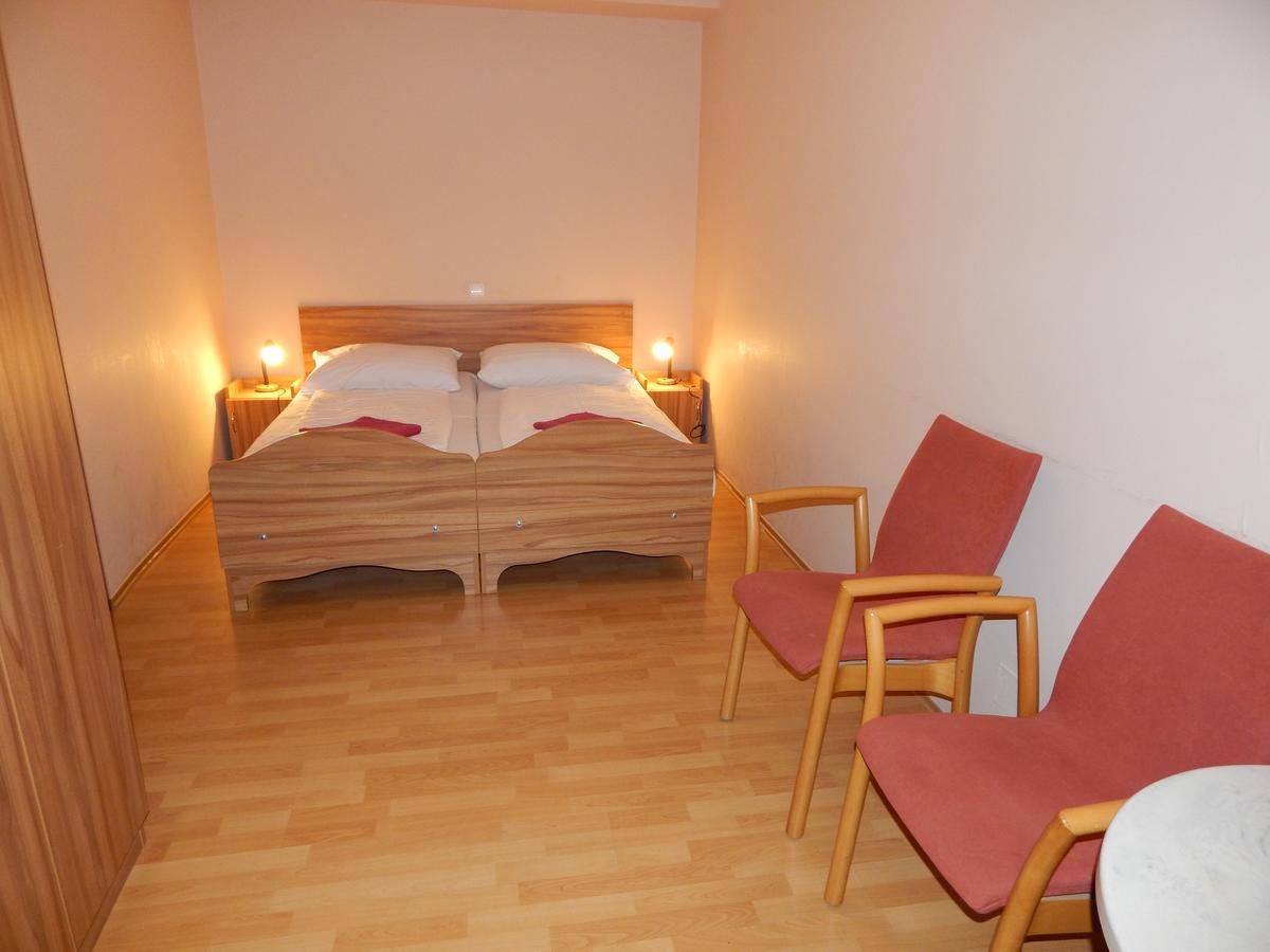 Kalvin Vendegszobak Debrecen Exterior foto