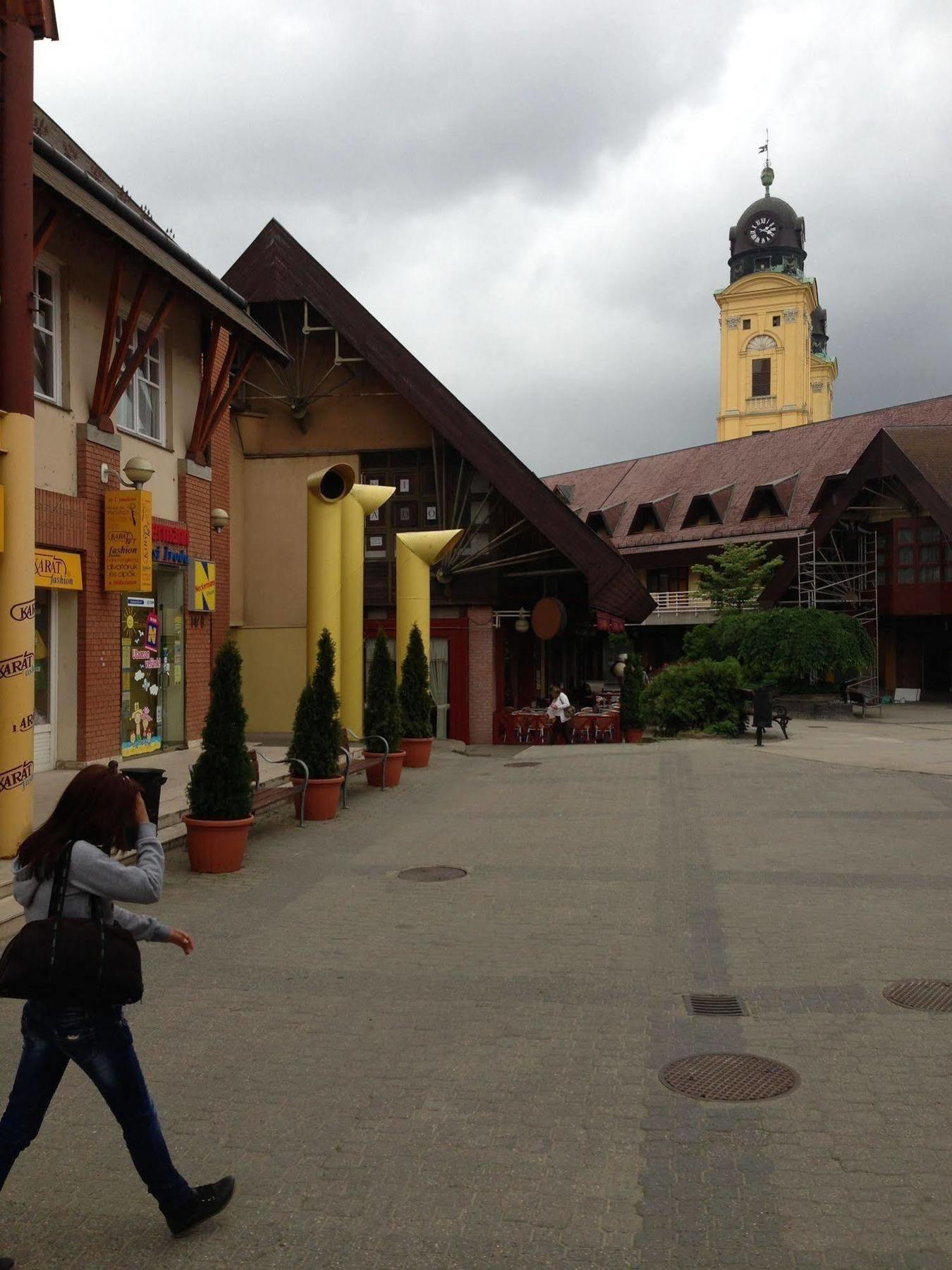Kalvin Vendegszobak Debrecen Exterior foto